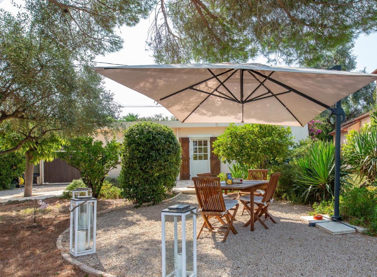 Haus Mit Garten Ueber Der Bucht Von Cannes 발로리스 외부 사진