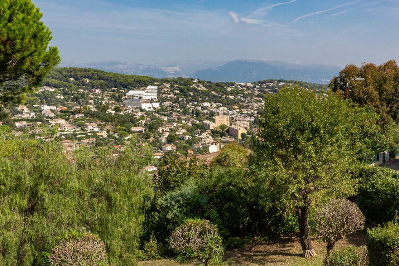 Haus Mit Garten Ueber Der Bucht Von Cannes 발로리스 외부 사진