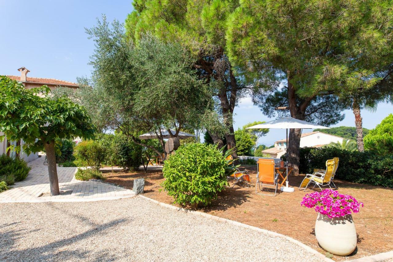Haus Mit Garten Ueber Der Bucht Von Cannes 발로리스 외부 사진