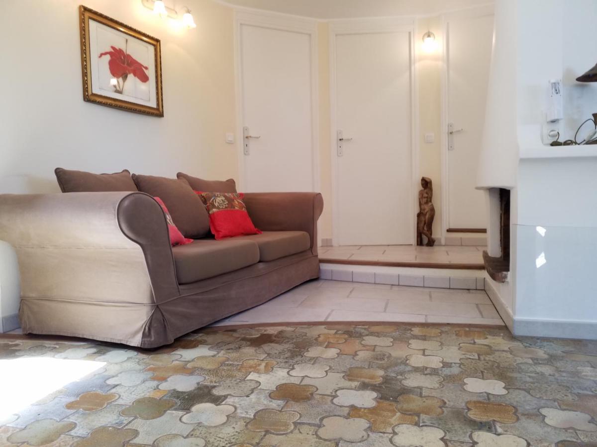 Haus Mit Garten Ueber Der Bucht Von Cannes 발로리스 외부 사진